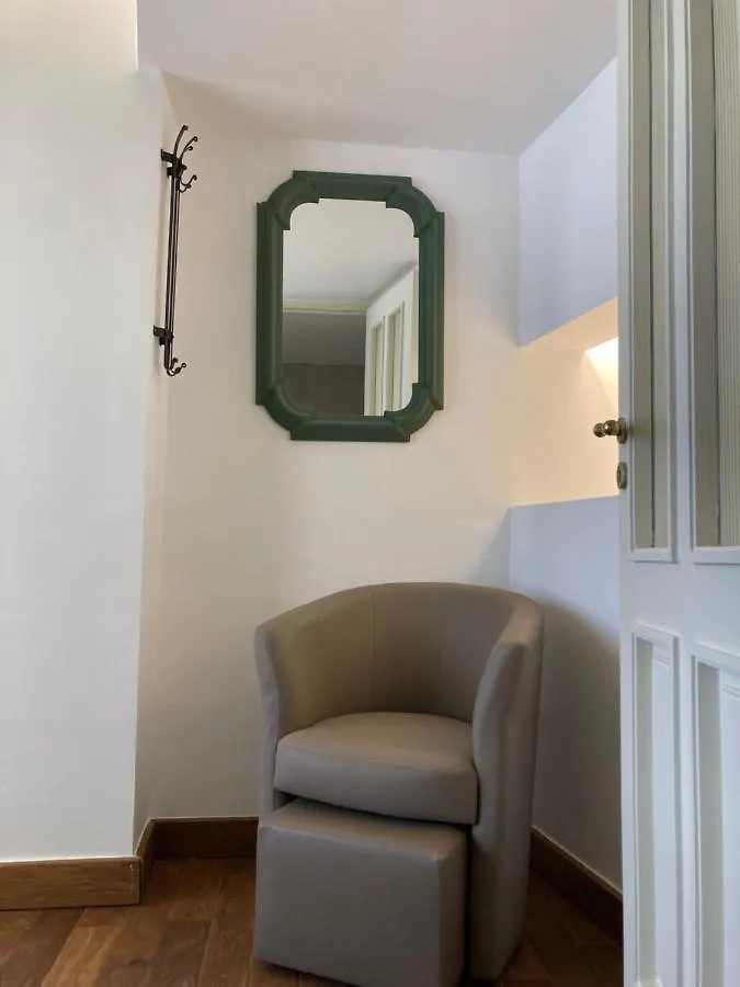 Le Petit Palais - Naples Bed and Breakfast Bed & Breakfast